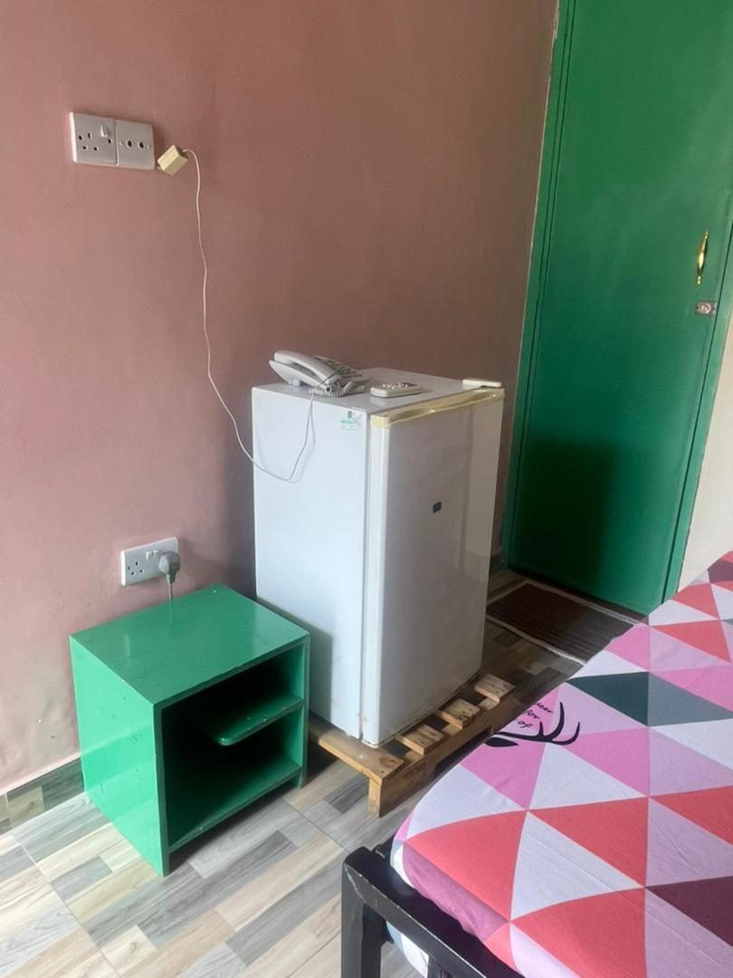 Bed and Breakfast L&J Modern Backpackers Kinondoni Dar es Salaam Pokój zdjęcie