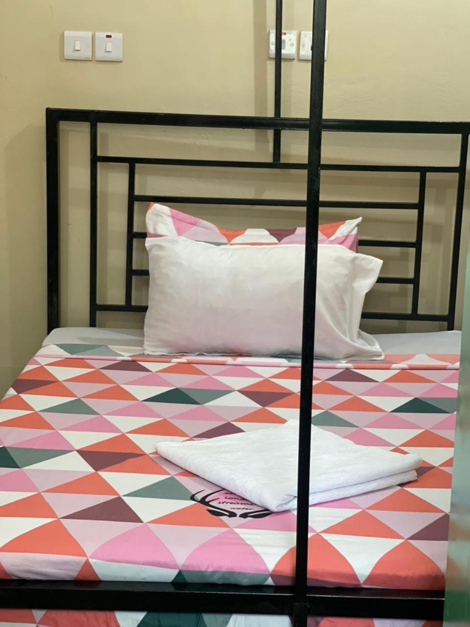 Bed and Breakfast L&J Modern Backpackers Kinondoni Dar es Salaam Pokój zdjęcie