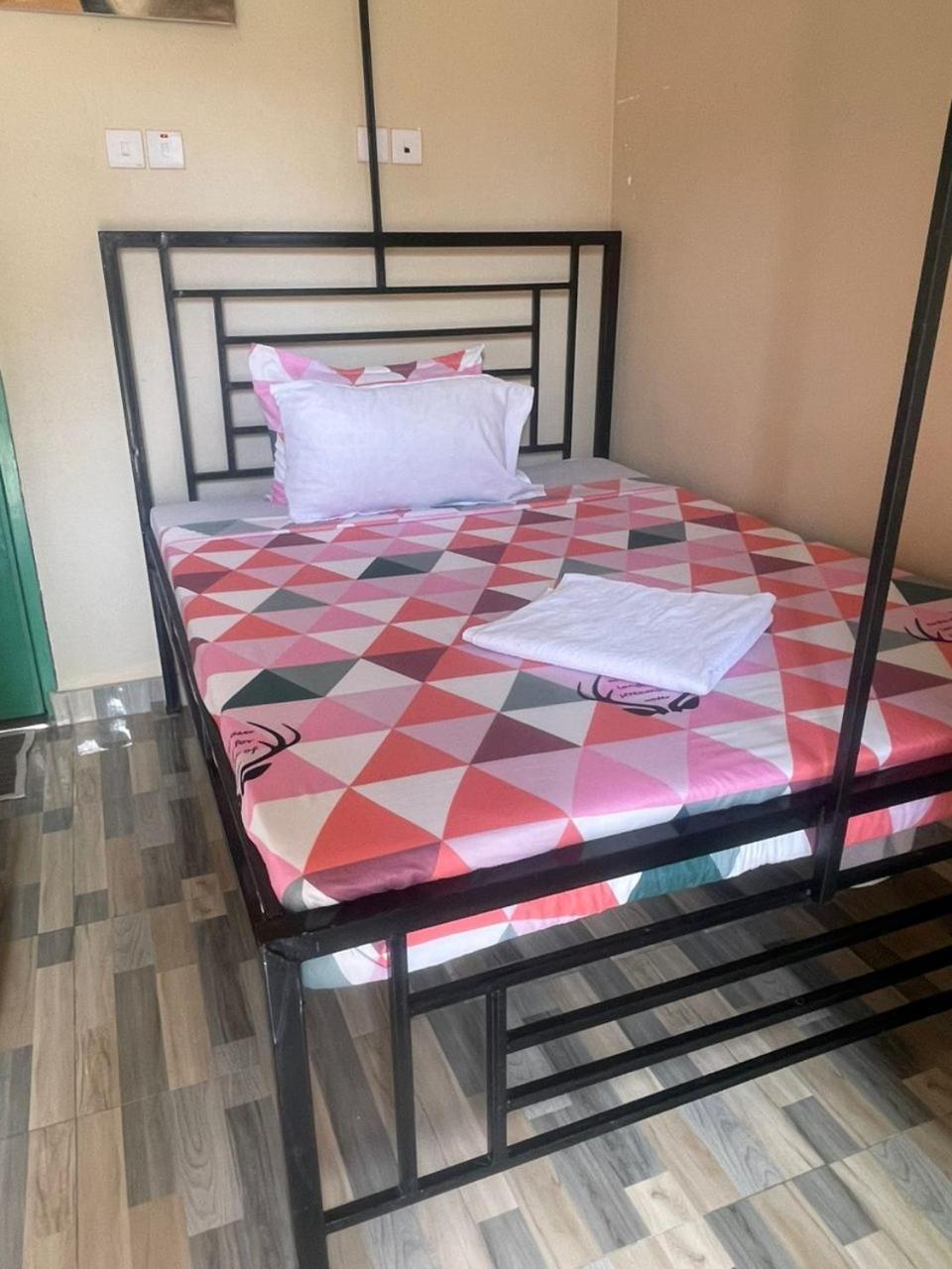 Bed and Breakfast L&J Modern Backpackers Kinondoni Dar es Salaam Pokój zdjęcie